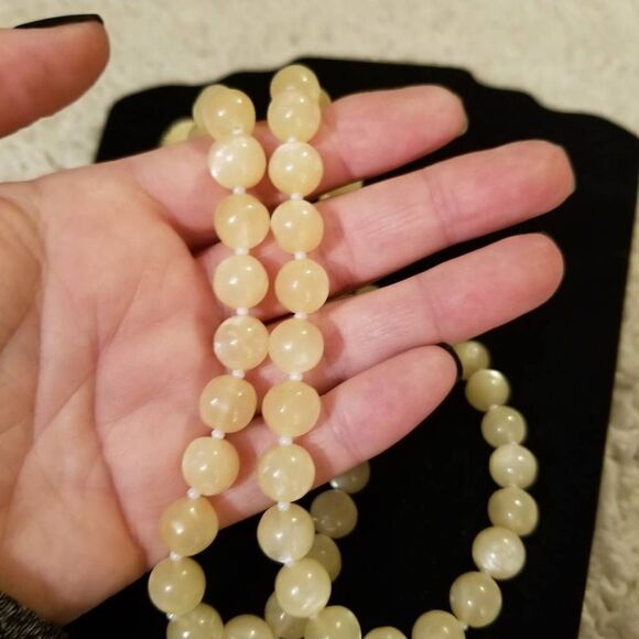 Vintage 2 strand Creamy Glass Bead Necklace - Picture 2 of 8
